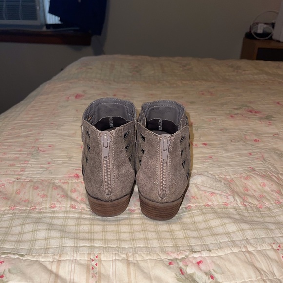 💫💫Adorable & comfy EUC Suede Booties💫💫 - Picture 4 of 6